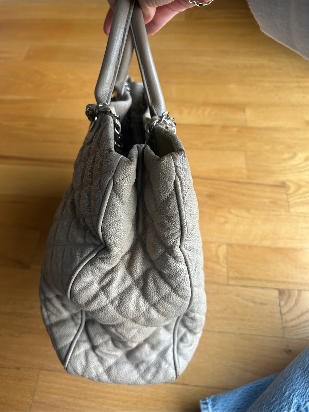 CHANEL Quilted Shoulder Tote - Light Gray with Pink Accent - Picture 5 of 10